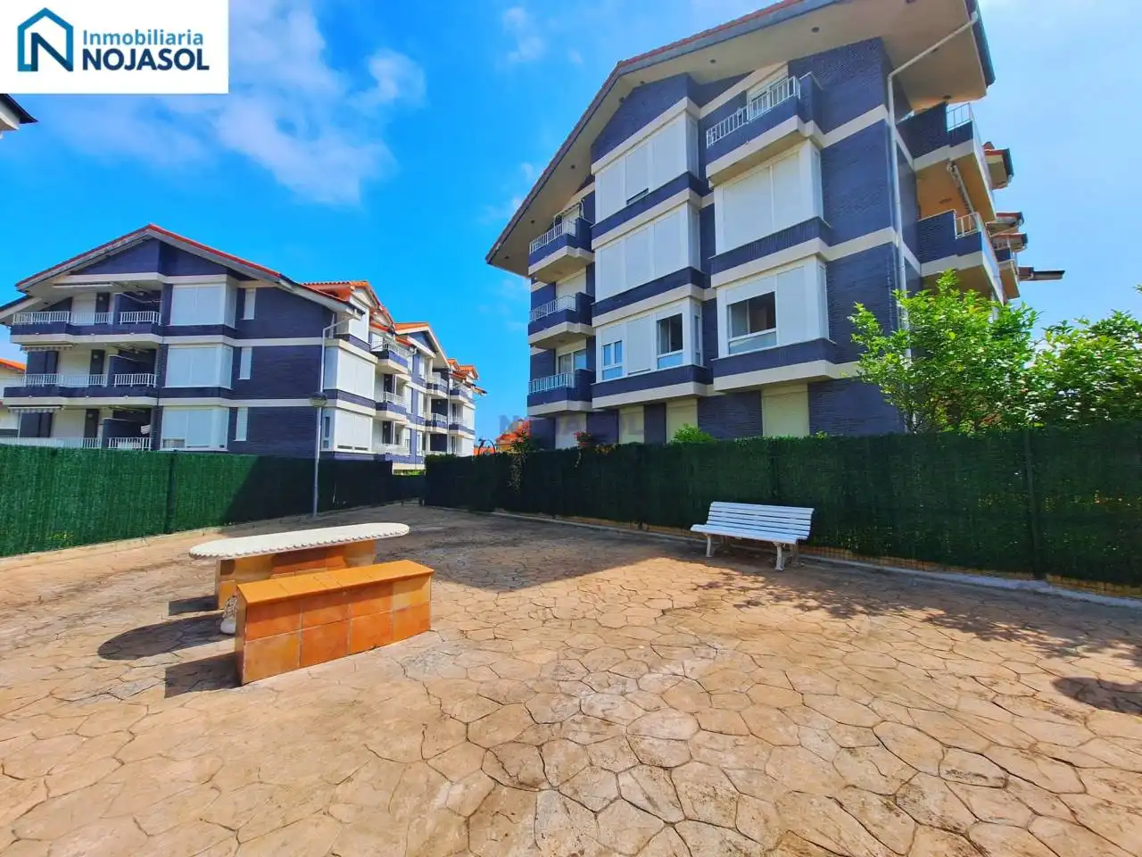 Vista exterior de Apartamento de alquiler en Noja con Calefacción, Jardín privado y Terraza