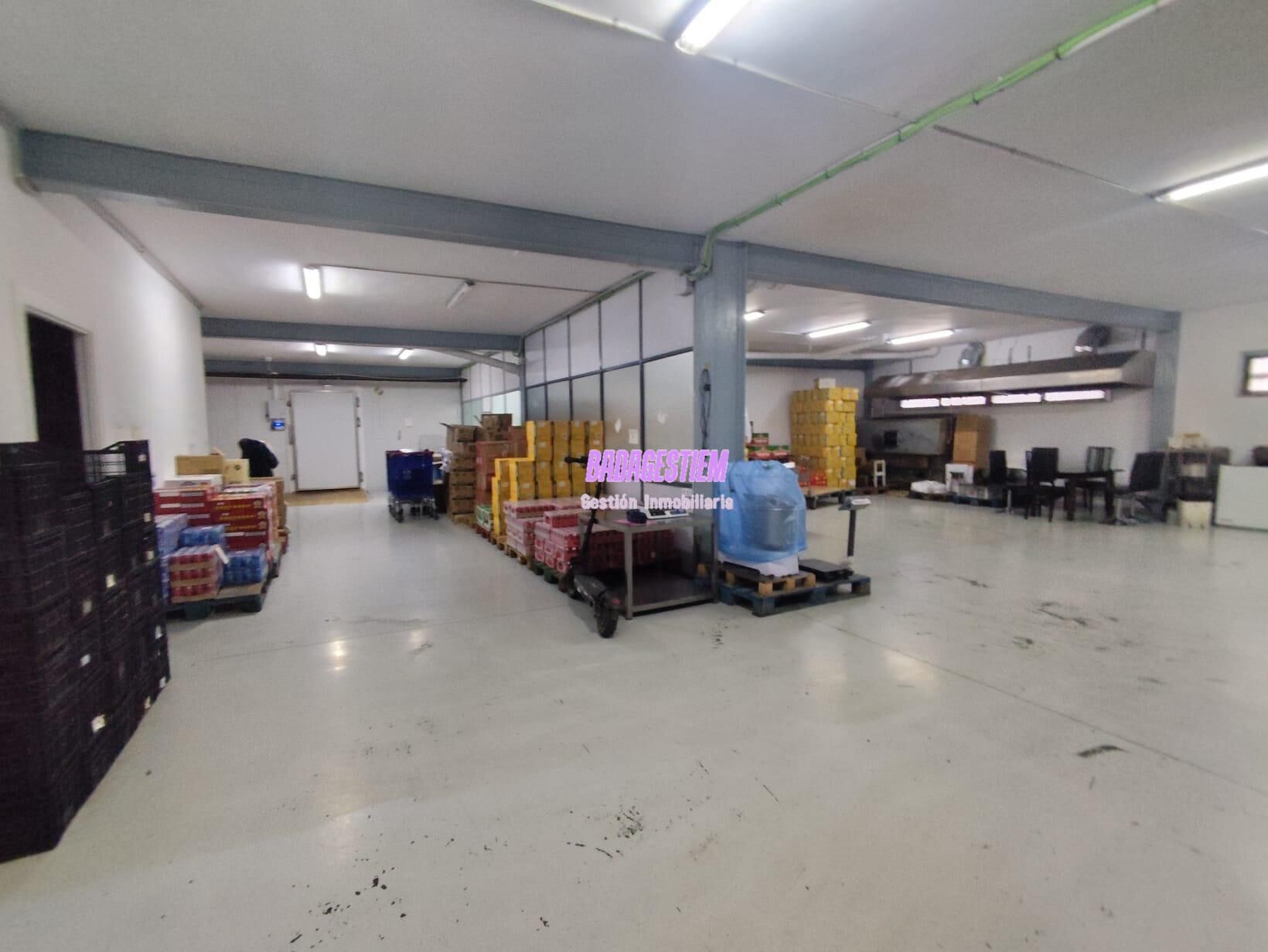 Nau industrial en venda en Badalona