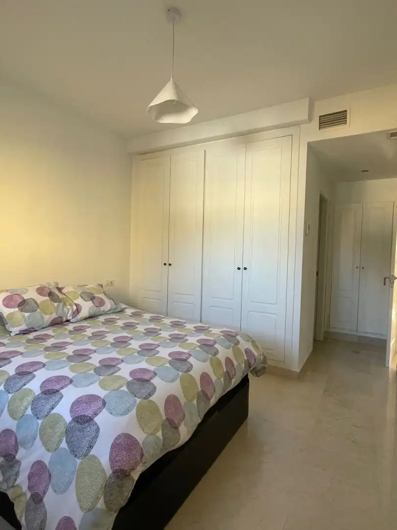 Dormitori de Casa o xalet en venda en Dos Hermanas amb Aire condicionat, Traster i Piscina comunitària
