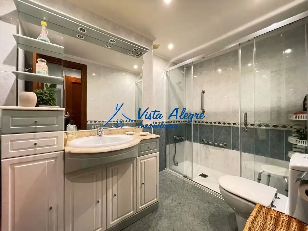 Baño de Piso en venta en Haro con Calefacción, Terraza y Trastero