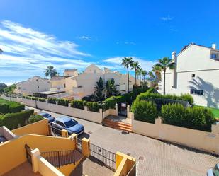 Vista exterior de Casa adosada en venda en Marbella amb Piscina, Moblat i Piscina comunitària