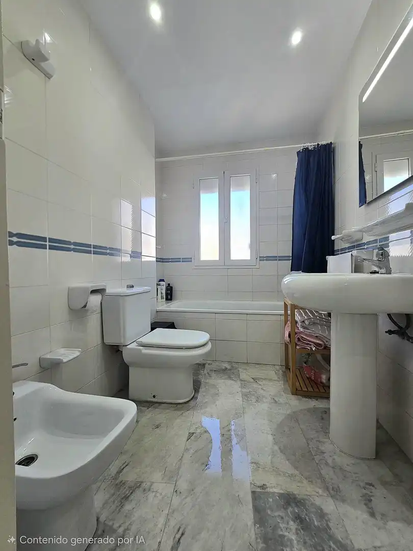 Bany de Pis en venda en Torremolinos amb Terrassa, Moblat i Piscina comunitària