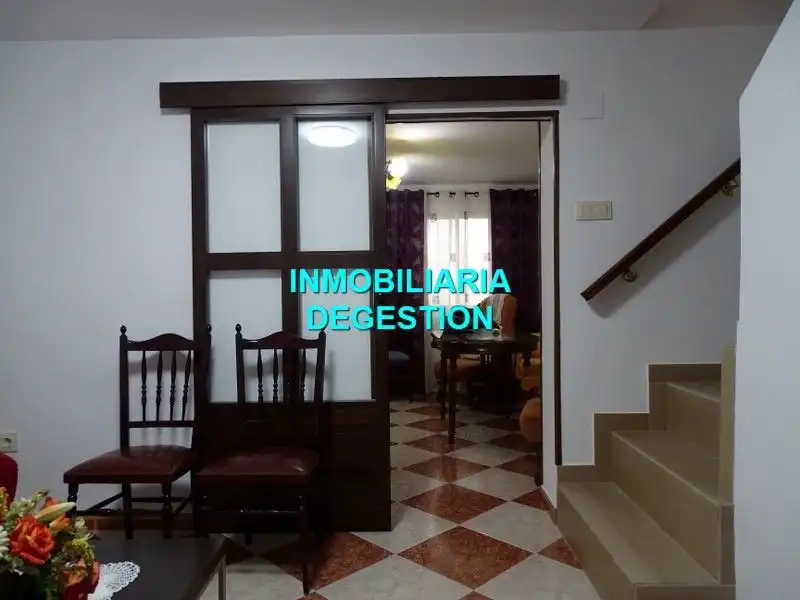 Einfamilien-Reihenhaus zum Verkauf in Lupión mit Klimaanlage, Terrasse und Möbliert