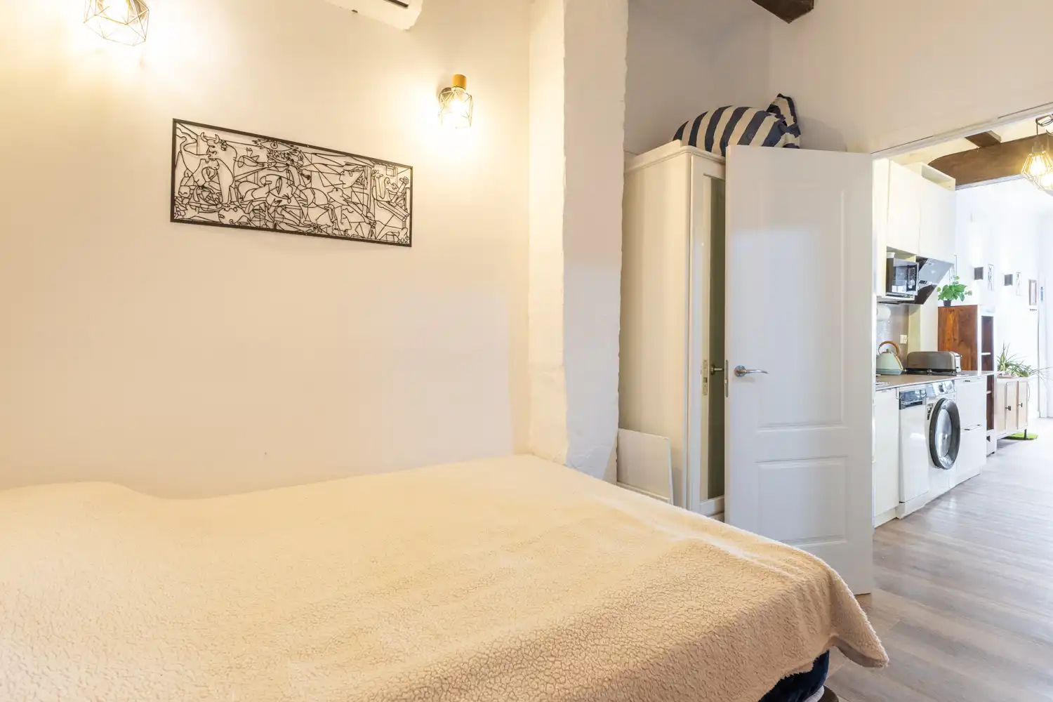 Schlafzimmer von Wohnung zur Miete in Valencia mit Klimaanlage, Heizung und Parkett
