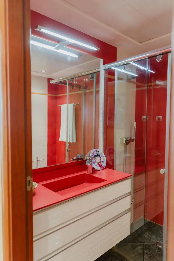 Bathroom of Houses for sale in Santa Coloma de Gramenet  with Air Conditioner, Heating and Private garden