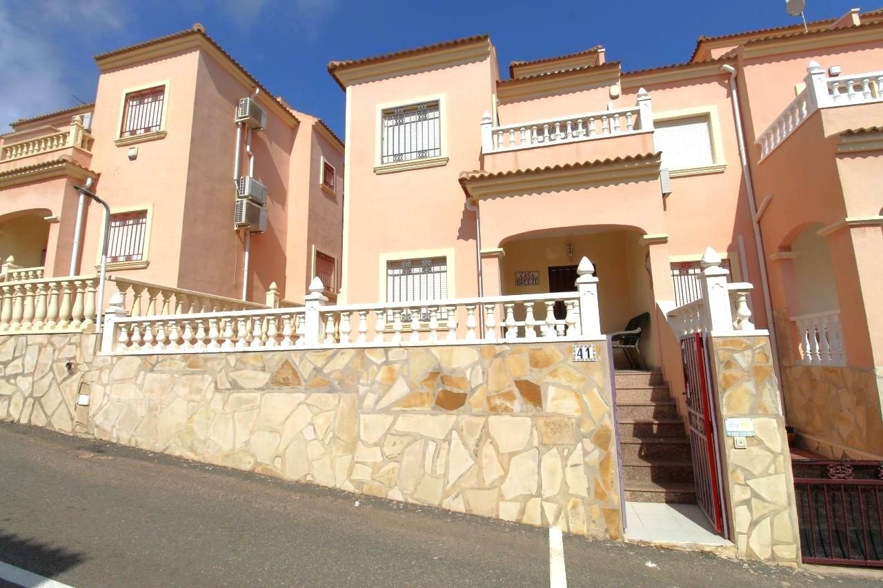 Vista exterior de Casa adosada en venta en Orihuela con Aire acondicionado, Calefacción y Jardín privado