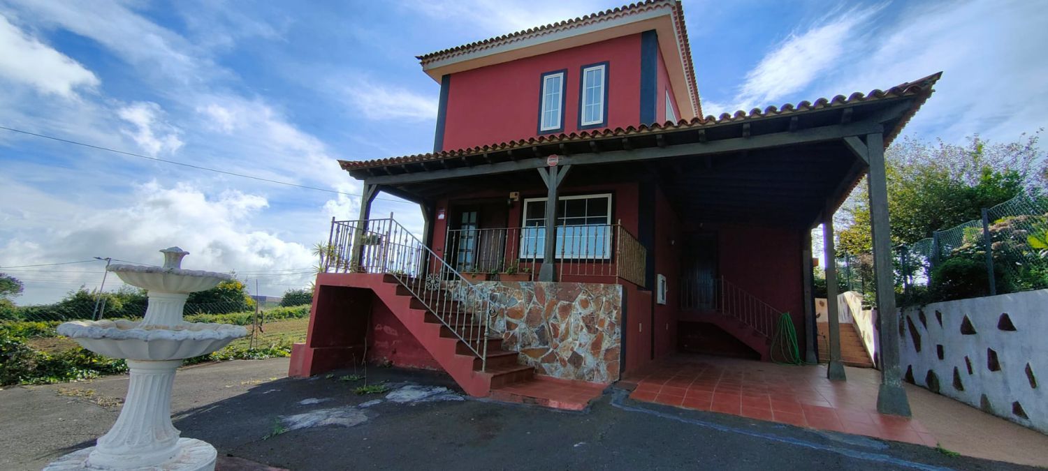 Vista exterior de Casa o xalet en venda en El Rosario amb Aire condicionat, Terrassa i Moblat