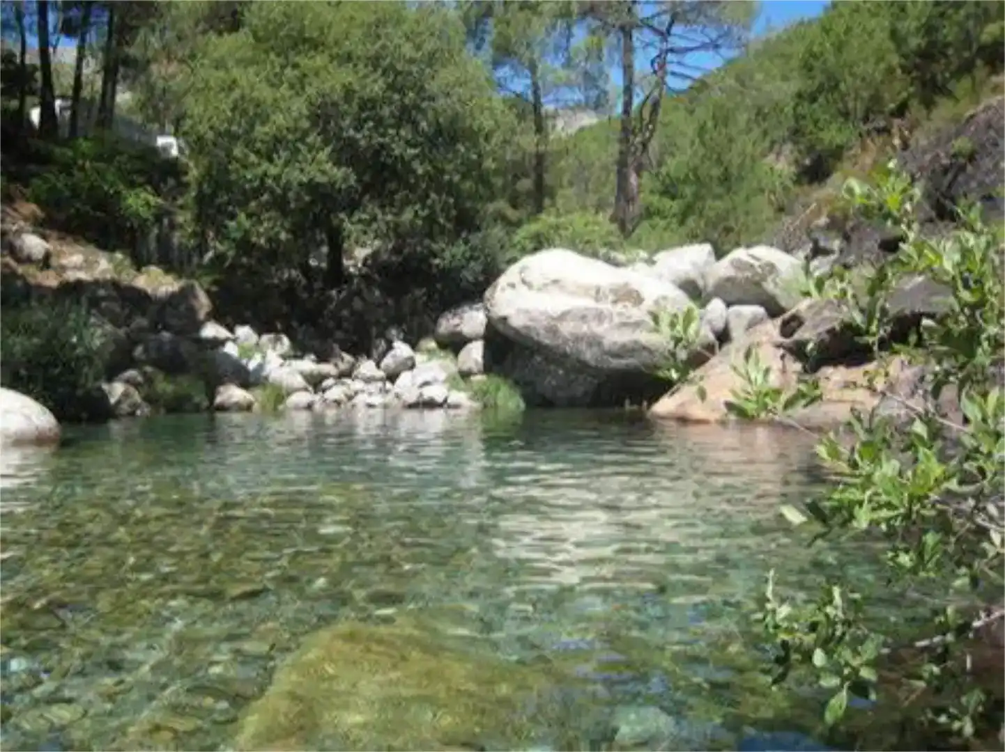Piscina de Casa adosada en venta en Guisando con Trastero, Amueblado y Balcón