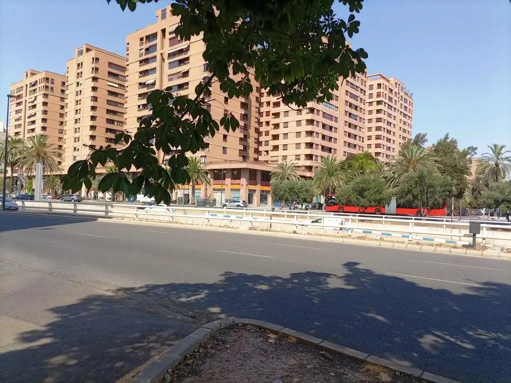 Vista exterior de Local de alquiler en Valencia