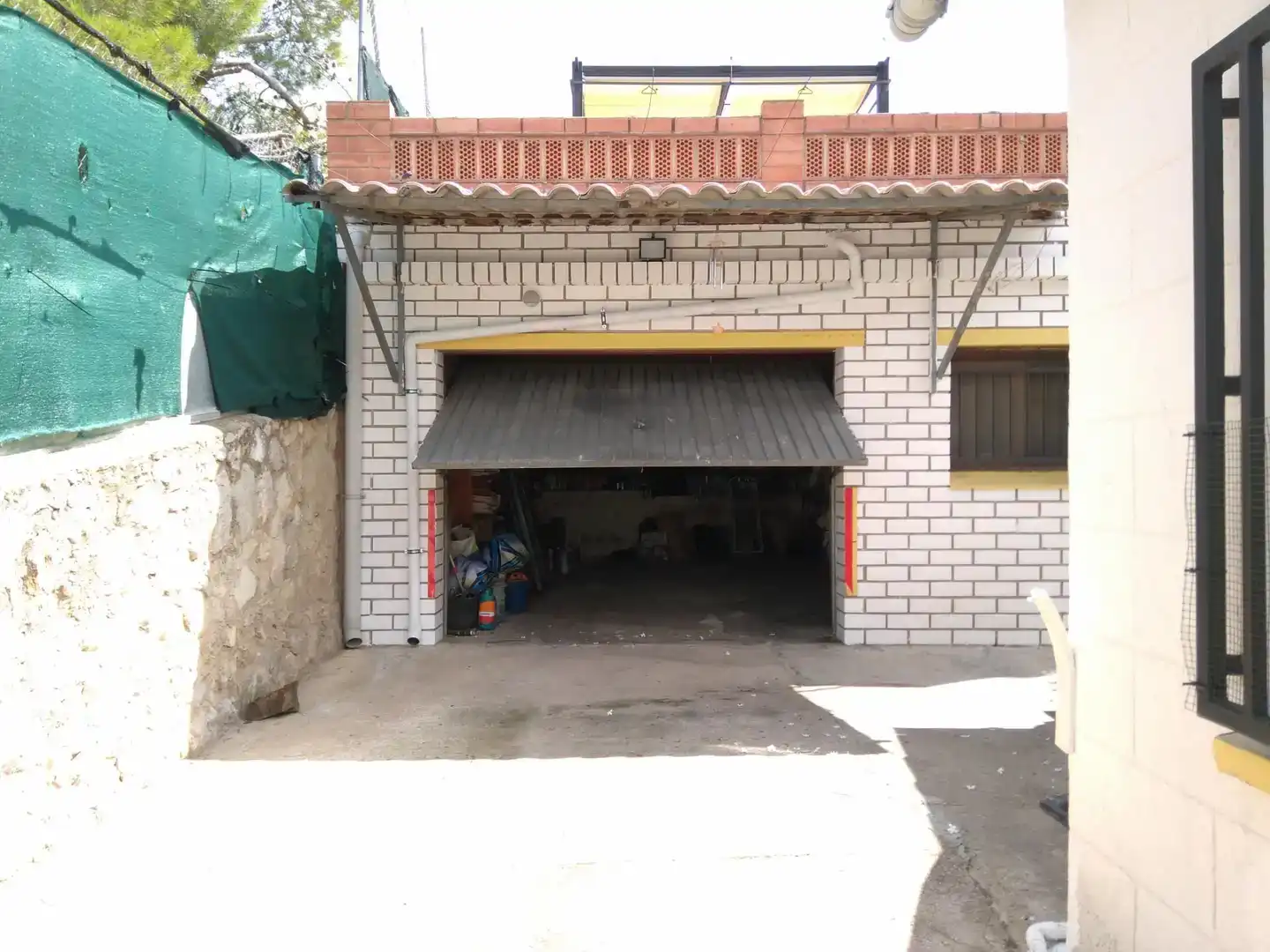 Vista exterior de Pis en venda en La Bisbal del Penedès amb Aire condicionat, Jardí privat i Parquet