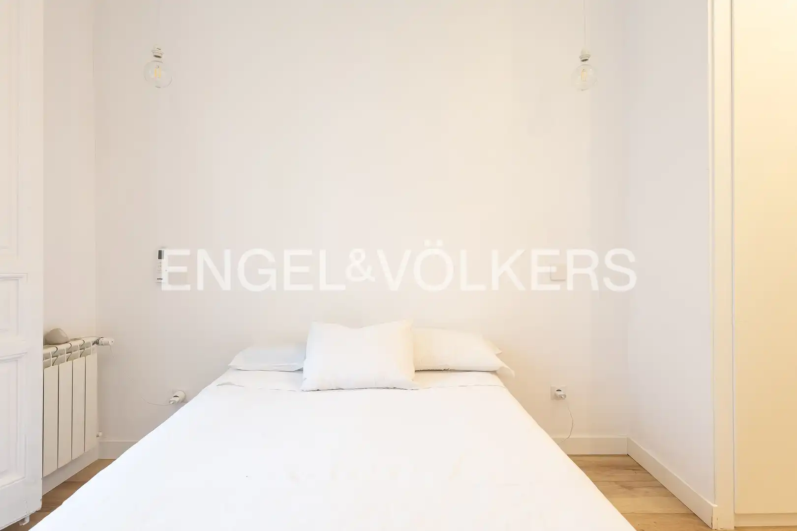Bedroom of Flat for sale in Madrid  with Air Conditioner, Heating and Balcony