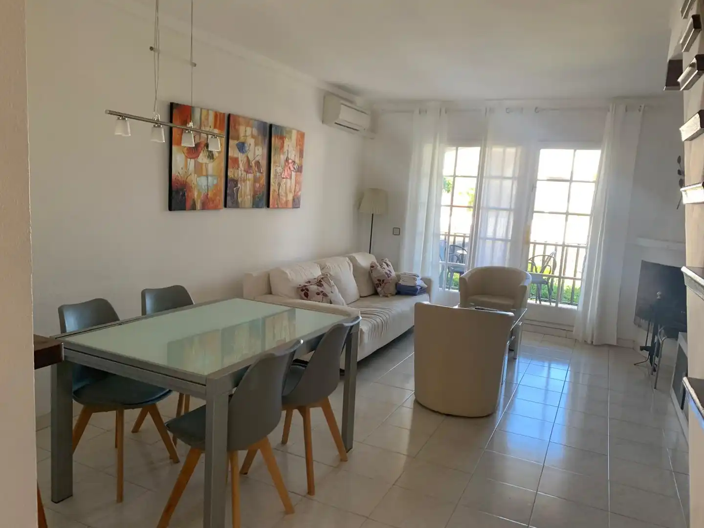 Sala d'estar de Casa o xalet en venda en Roses amb Aire condicionat, Calefacció i Jardí privat