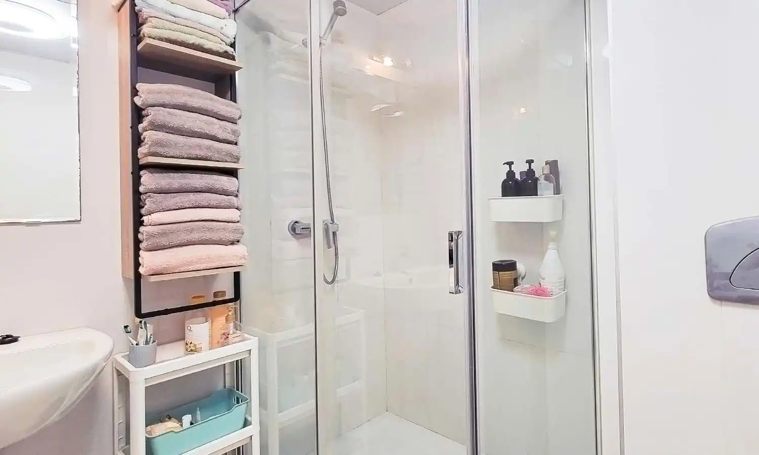Badezimmer von Wohnungen zum Verkauf in Almería
