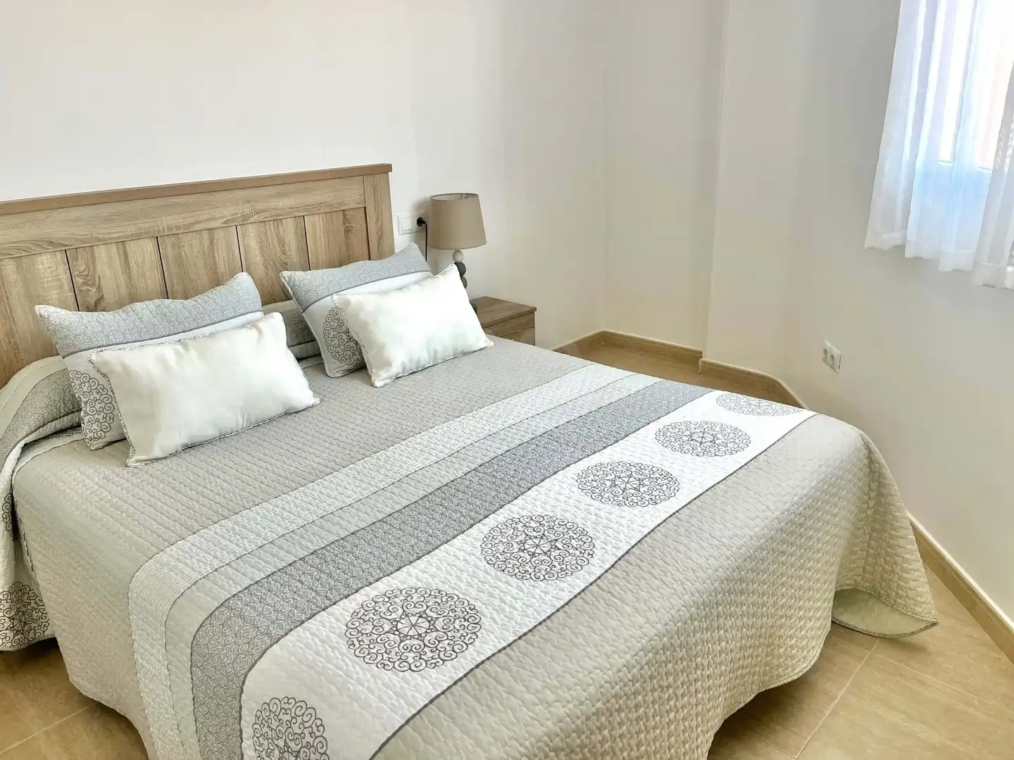 Schlafzimmer von Wohnung zum Verkauf in Torreblanca mit Klimaanlage, Heizung und Schwimmbad