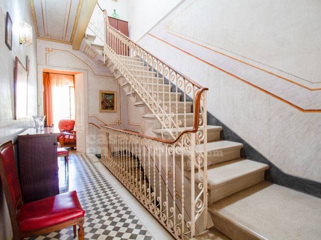 Casa-chalet en Venta en Centre Històric