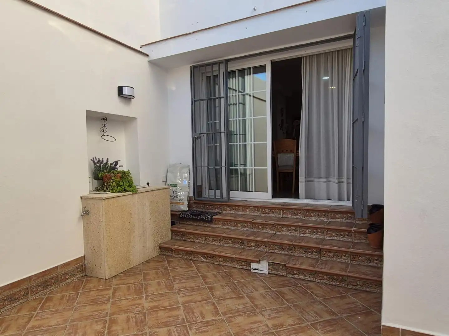 Casa adosada en venta en Pilas con Aire acondicionado, Terraza y Trastero