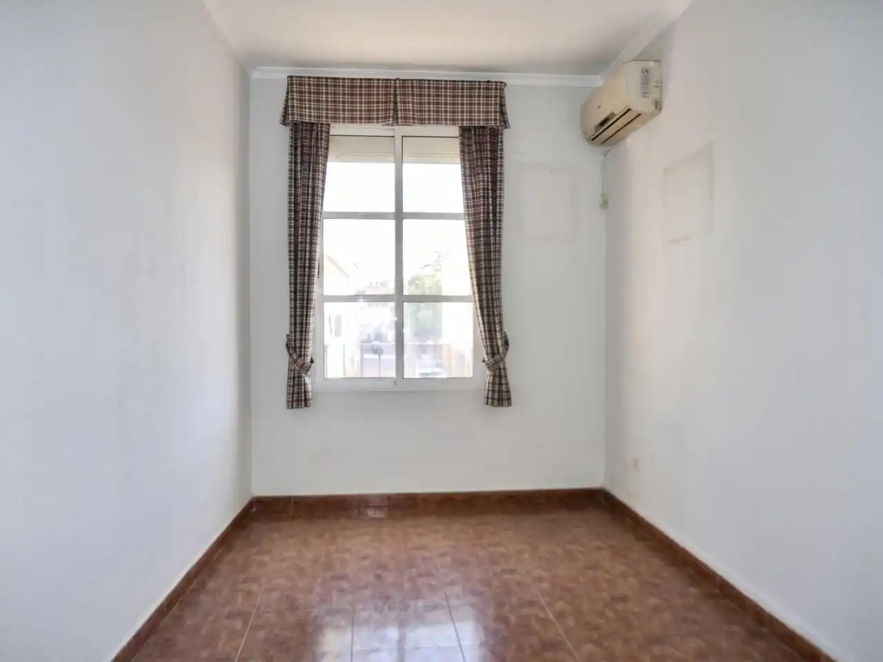 Bedroom of Flat for sale in Sevilla  with Air Conditioner and Furnished