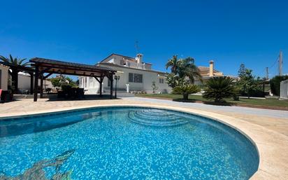 Vista exterior de Casa o xalet en venda en La Pobla de Vallbona amb Aire condicionat, Calefacció i Jardí privat