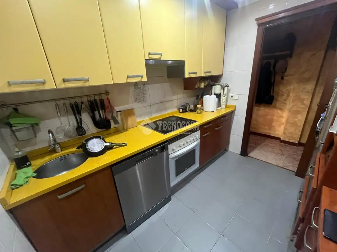 Cocina de Piso en venta en Humanes de Madrid con Calefacción, Terraza y Piscina comunitaria