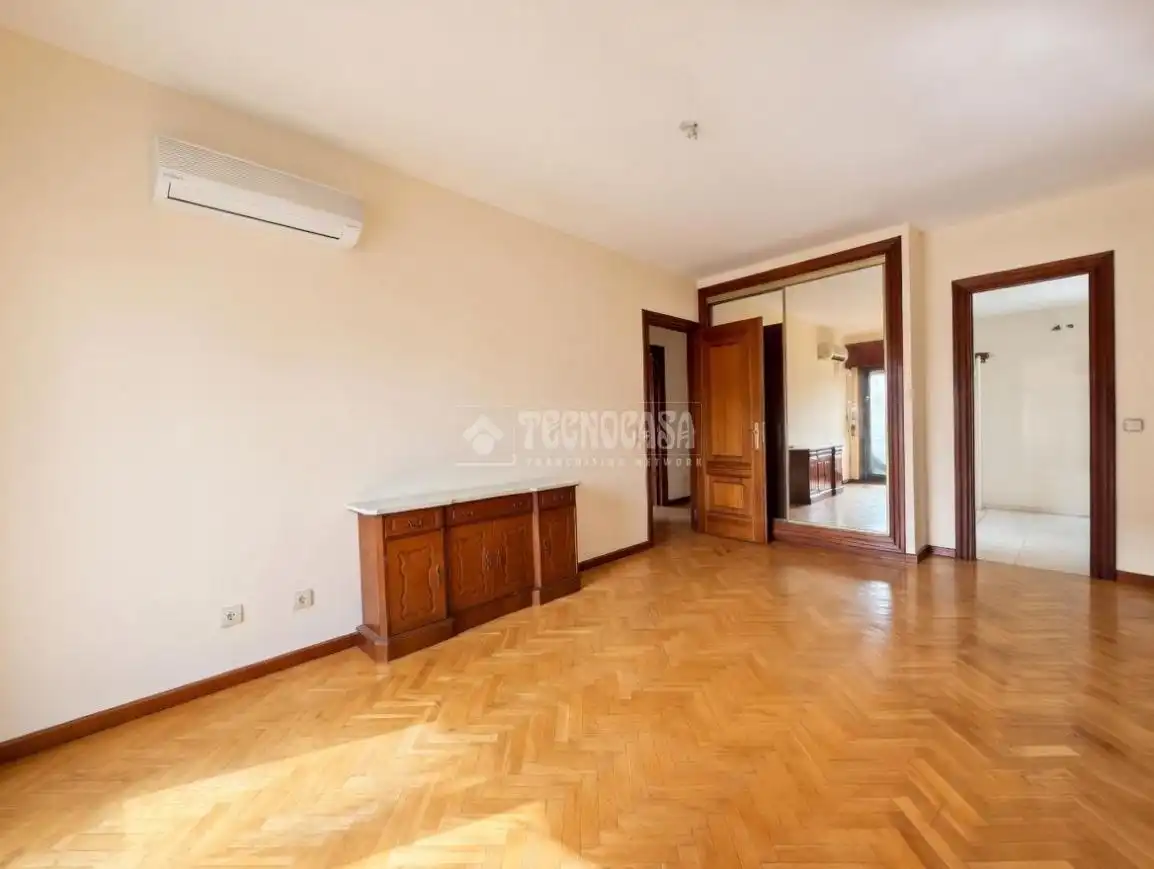 Sala d'estar de Pis en venda en Madrid amb Aire condicionat, Parquet i Terrassa