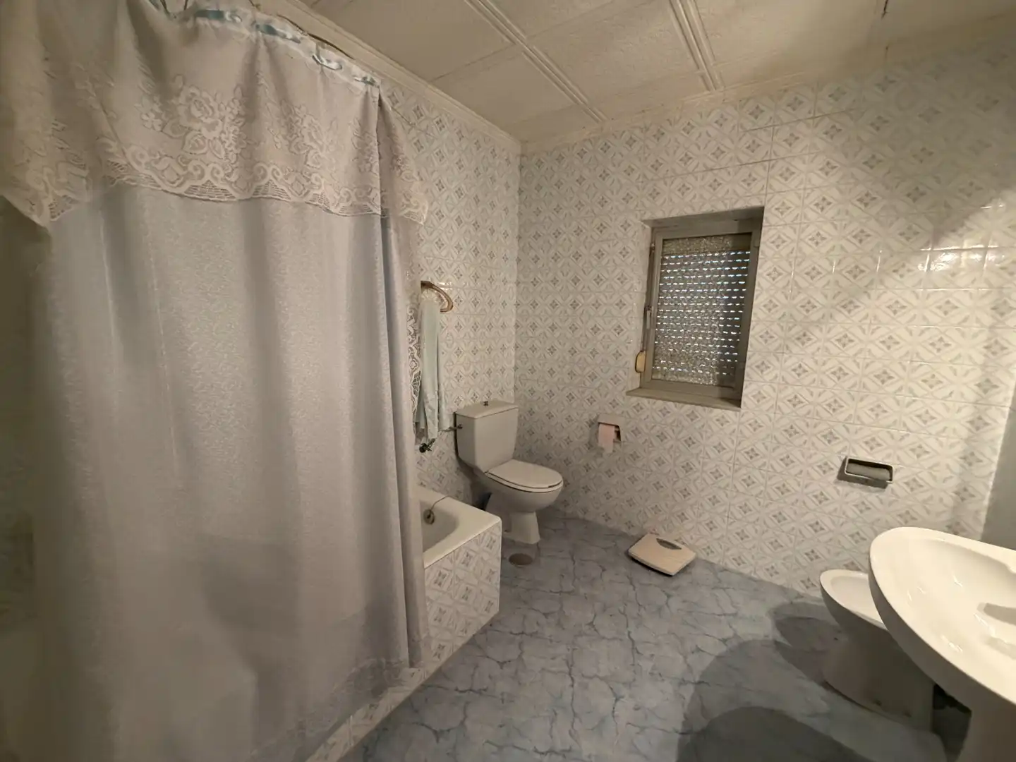 Bathroom of Houses for sale in Úbeda  with Storage room and Swimming Pool