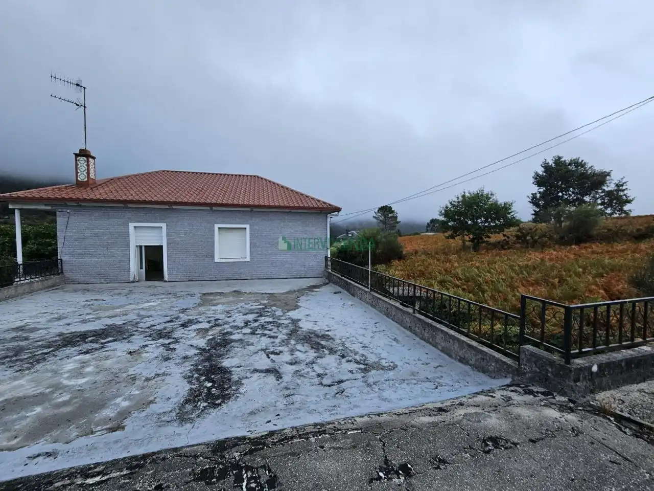 Vista exterior de Casa o xalet en venda en Covelo amb Calefacció, Jardí privat i Terrassa