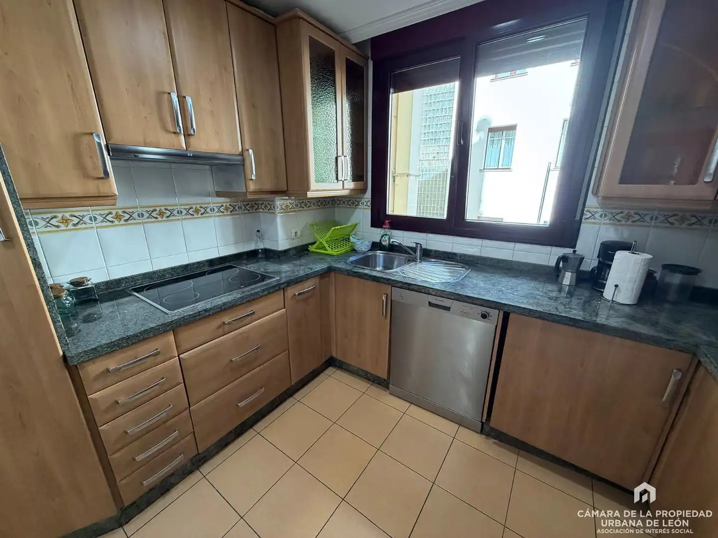Cocina de Piso de alquiler en León Capital  con Trastero y Amueblado