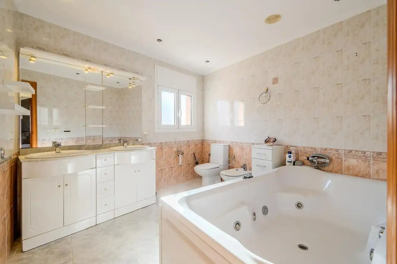 Baño de Casa adosada en venta en Celrà