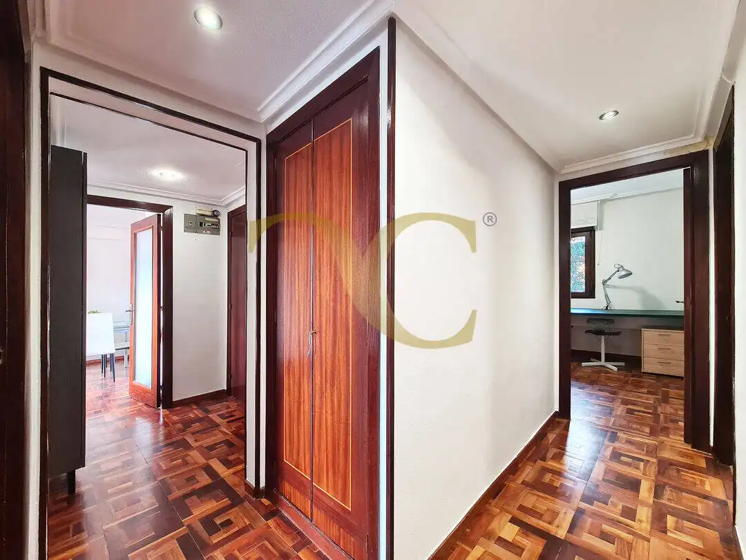 Piso en venta en Oviedo  con Calefacción, Trastero y Amueblado