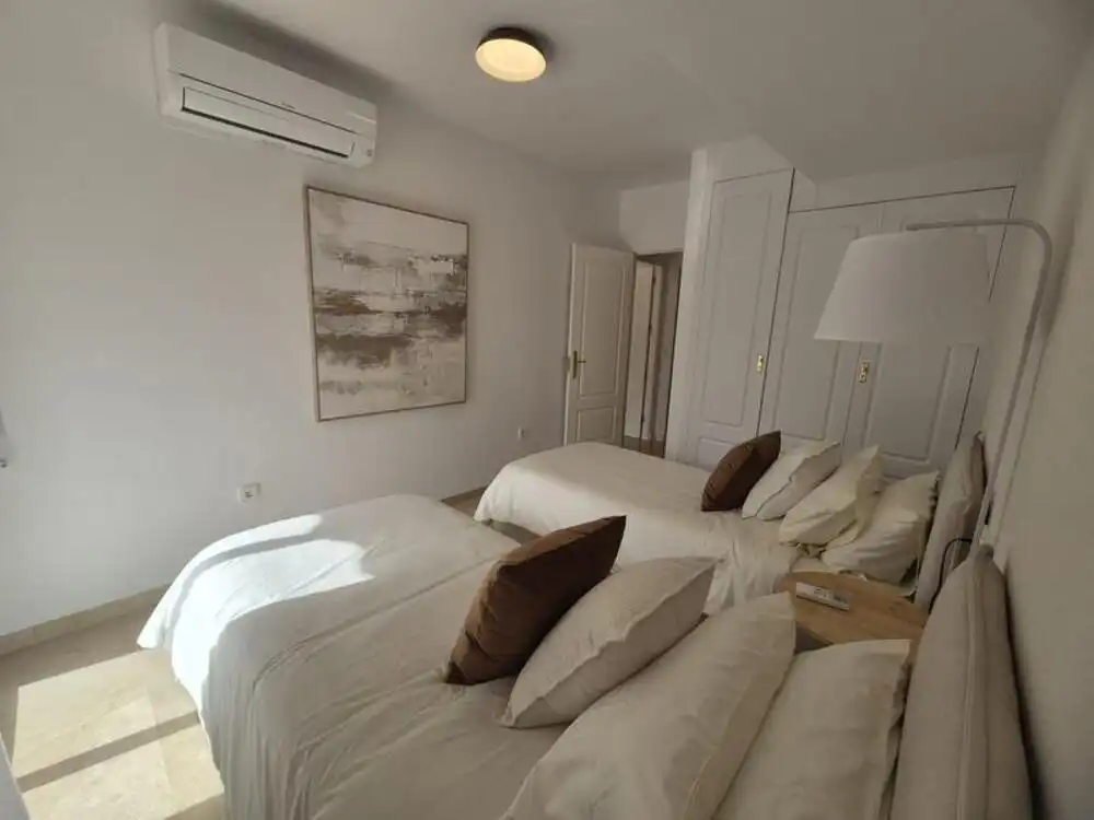 Dormitori de Apartament de lloguer en Marbella amb Aire condicionat, Terrassa i Traster