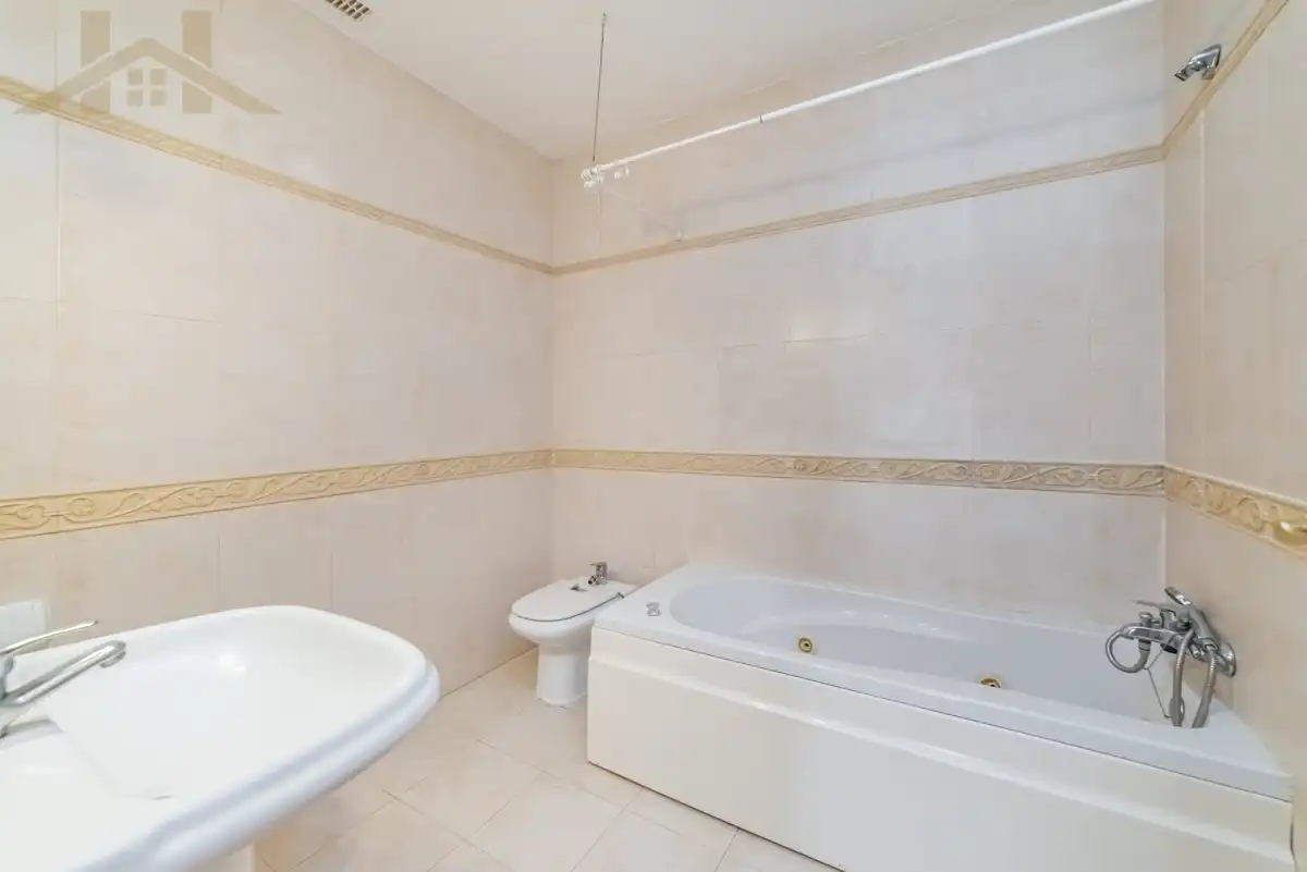 Bany de Pis en venda en Valdemoro amb Parquet, Terrassa i Forn