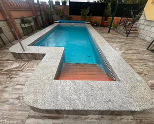 Piscina de Casa o xalet en venda en Cáceres Capital amb Aire condicionat, Calefacció i Jardí privat