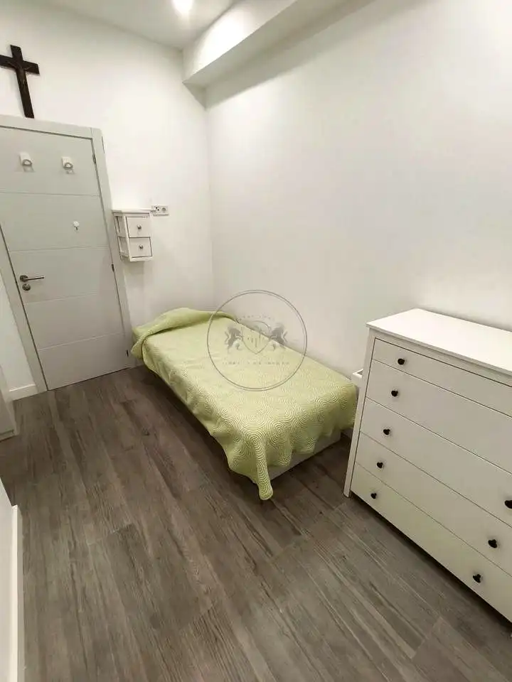 Schlafzimmer von Erdgeschoss zur Miete in Madrid mit Möbliert