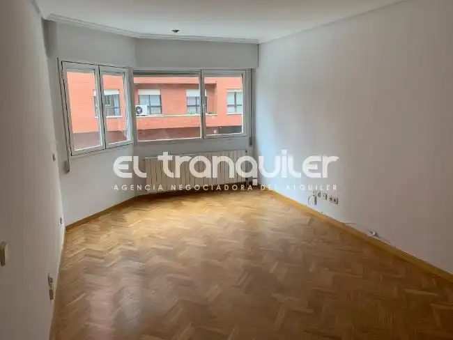 Bedroom of Flat for sale in Madrid  with Parquet flooring and Swimming Pool