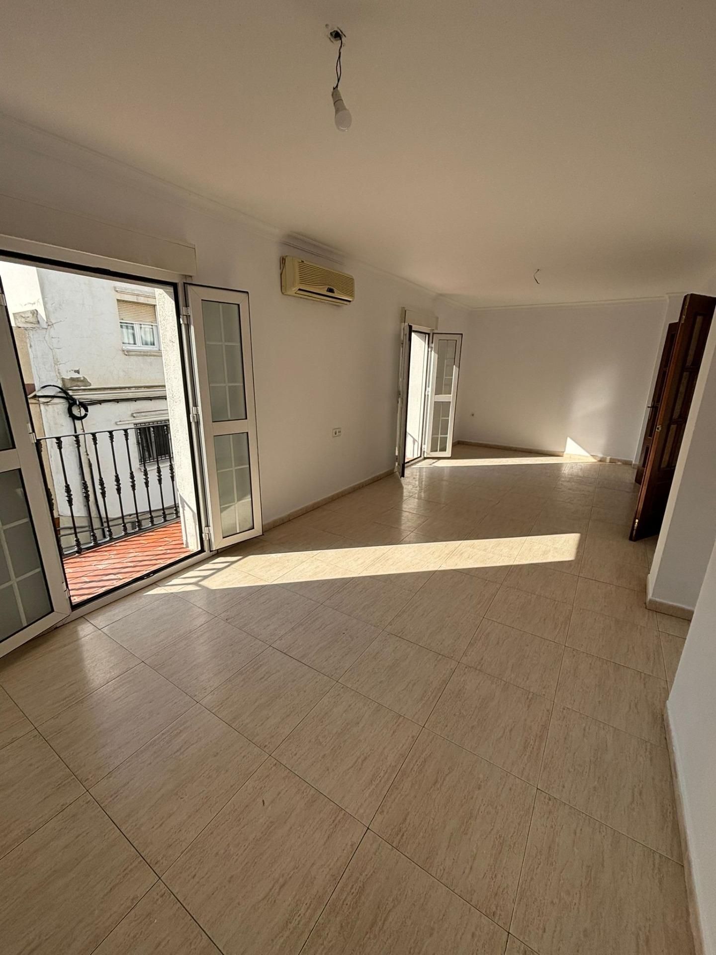 Vista exterior de Piso en venta en Chiclana de la Frontera con Aire acondicionado, Trastero y Balcón