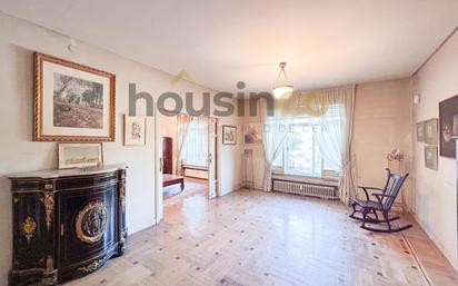 Living room of Flat for sale in  Madrid Capital