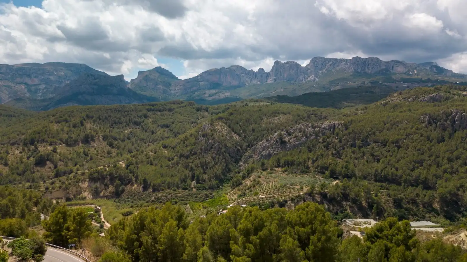 Vista exterior de Casa o chalet en venta en El Castell de Guadalest con Aire acondicionado, Calefacción y Jardín privado