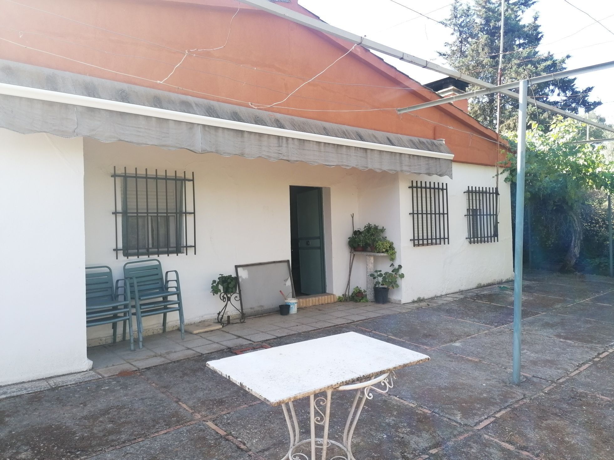 Vista exterior de Casa o xalet en venda en La Carlota amb Jardí privat, Terrassa i Traster