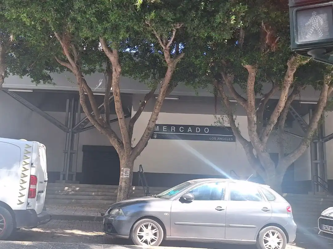 Vista exterior de Piso en venta en Los Ángeles - Cruz de Caravaca