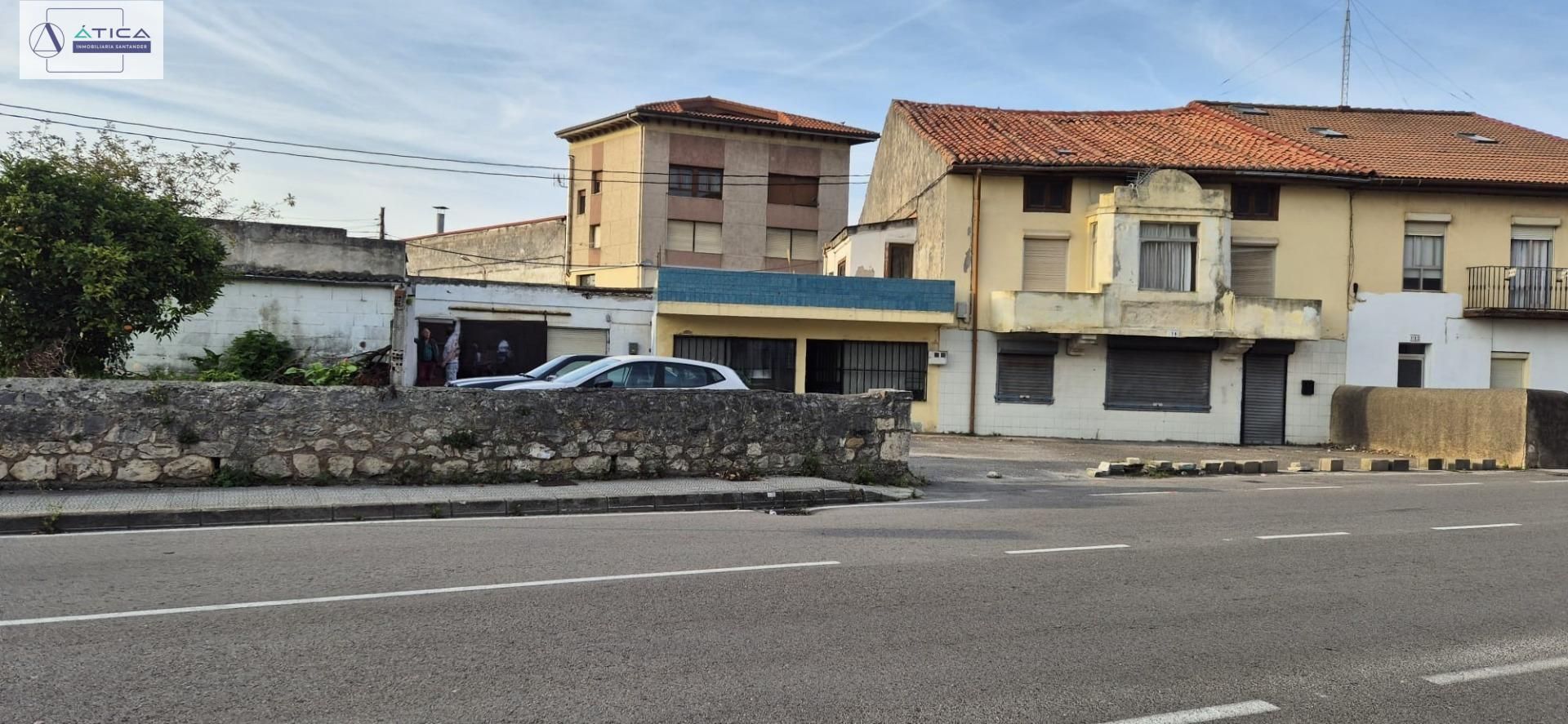 Vista exterior de Casa adosada en venda en Santander amb Jardí privat i Terrassa