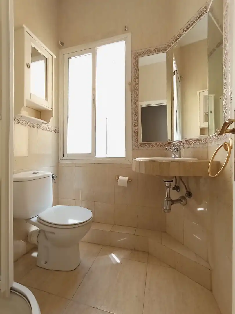 Baño de Piso de alquiler en Madrid con Aire acondicionado, Calefacción y Parquet