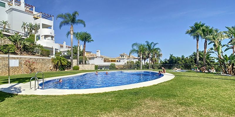 Piscina de Pis en venda en Benalmádena amb Terrassa, Traster i Moblat