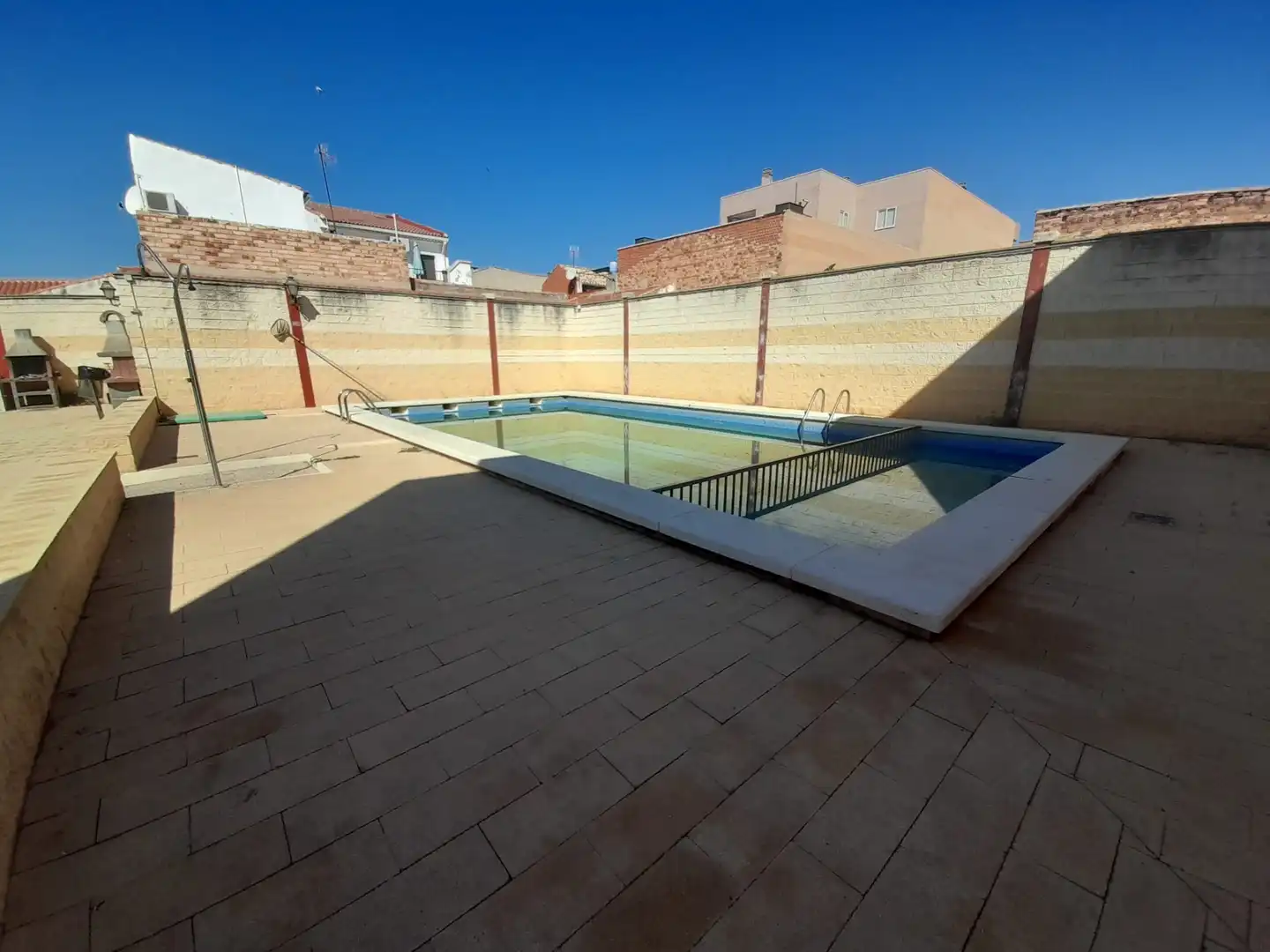 Piscina de Piso en venta en Puertollano con Calefacción y Piscina comunitaria