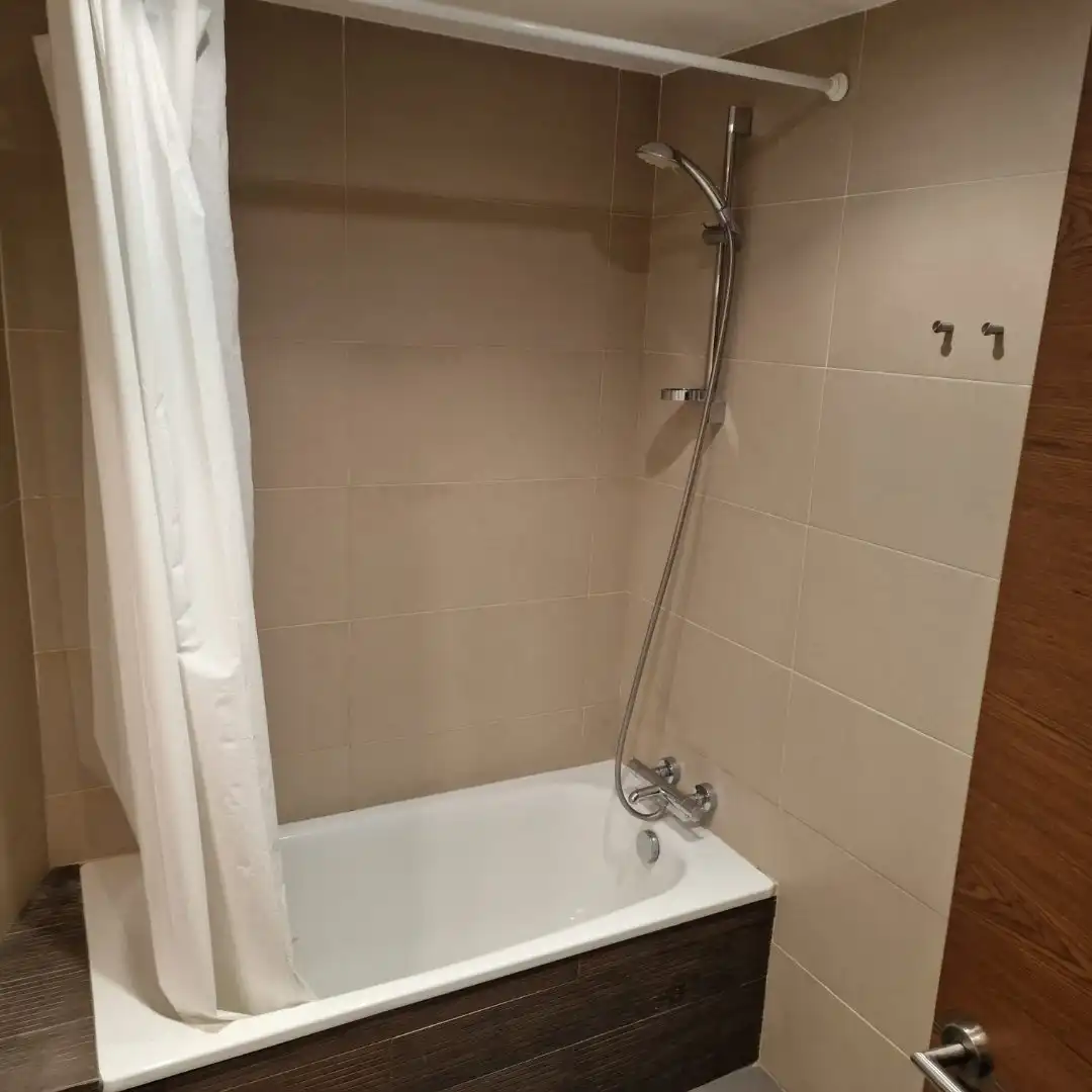 Bany de Pis en venda en Sant Feliu de Codines amb Aire condicionat, Calefacció i Piscina comunitària