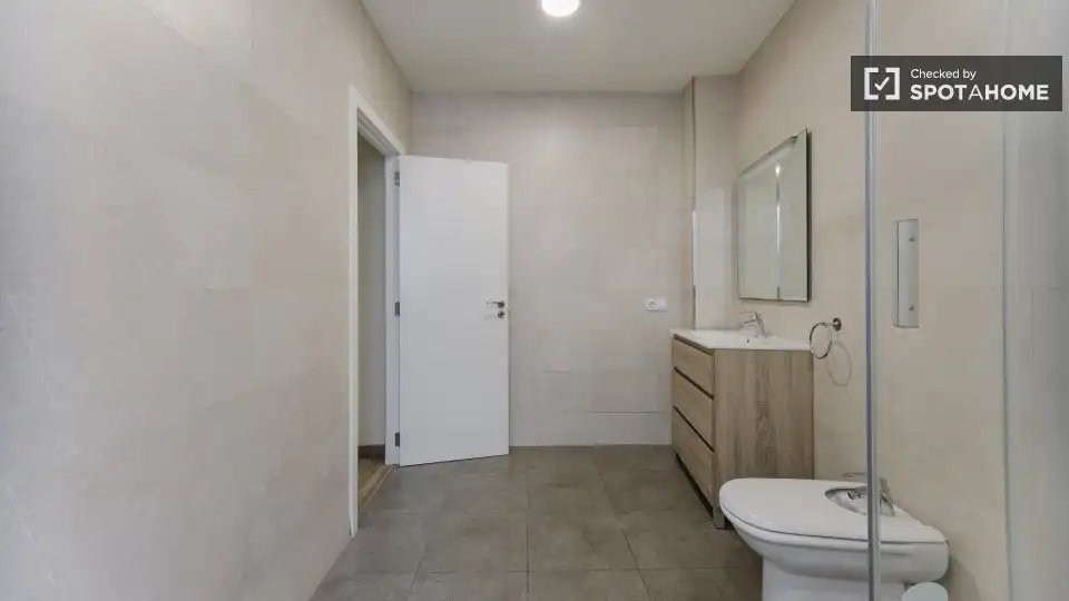 Baño de Piso de alquiler en Valencia con Aire acondicionado, Calefacción y Amueblado