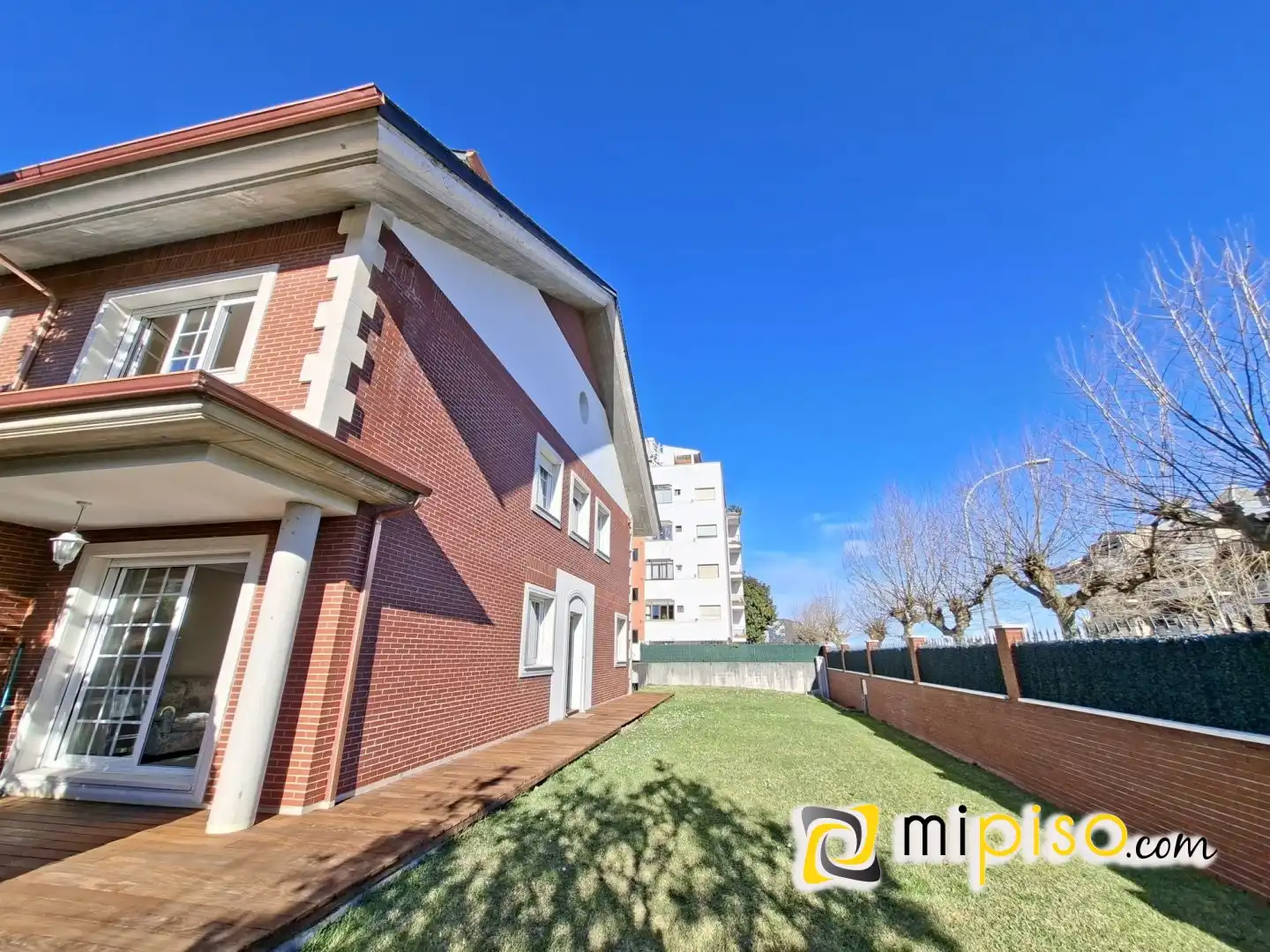 Vista exterior de Casa o chalet de alquiler en Laredo con Calefacción, Jardín privado y Amueblado