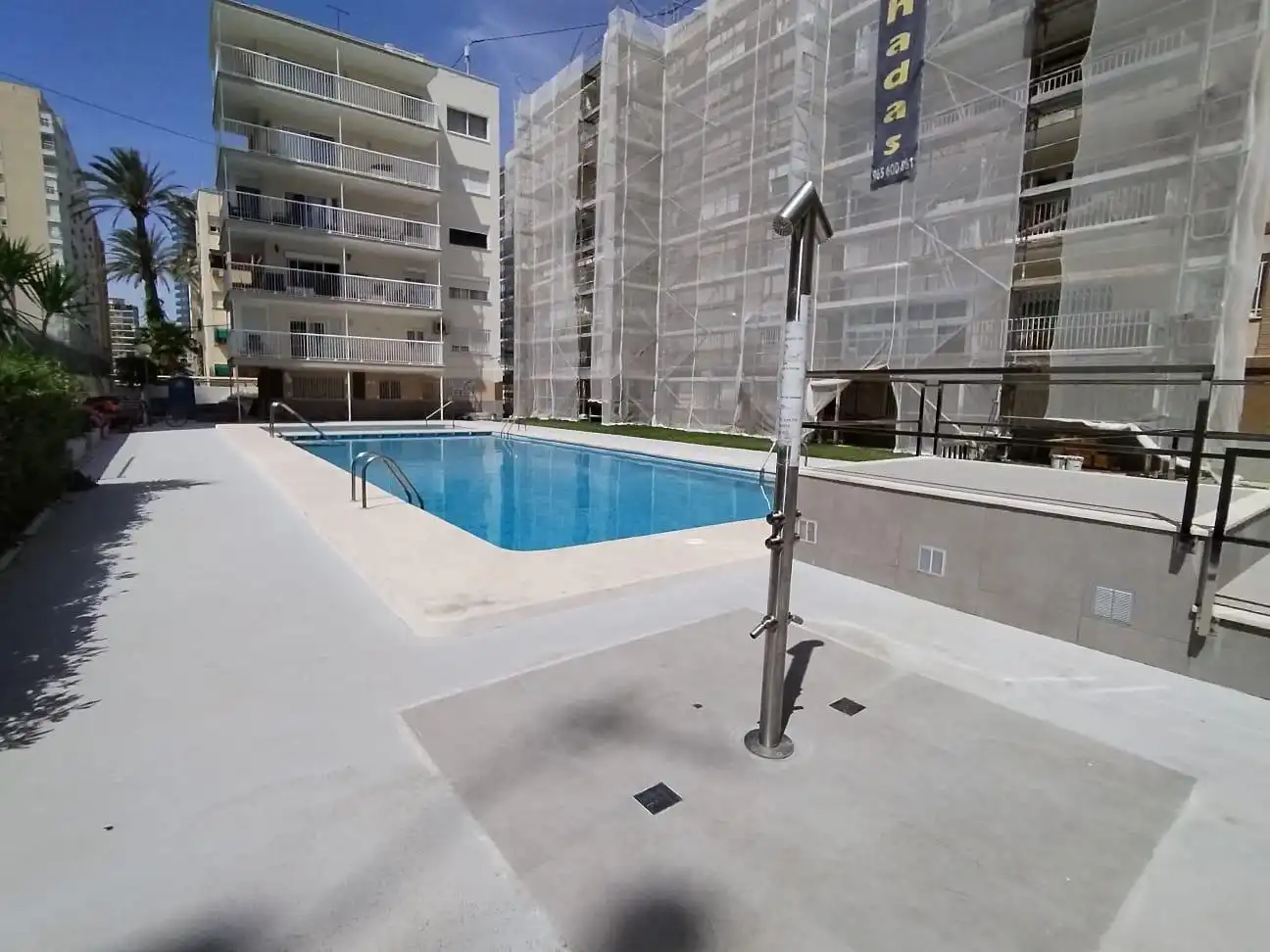 Piscina de Apartamento en venta en Benidorm con Jardín privado, Terraza y Piscina comunitaria