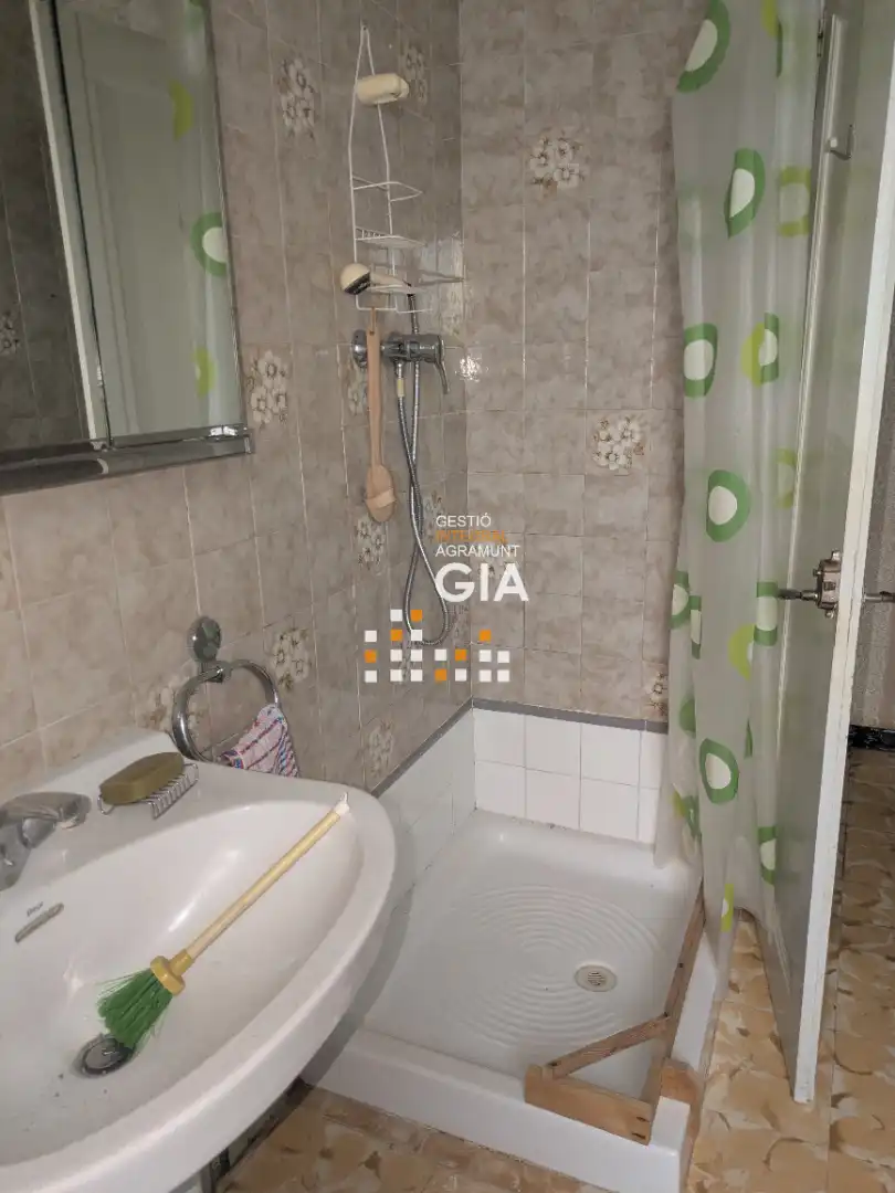 Baño de Piso en venta en Agramunt con Calefacción, Terraza y Amueblado