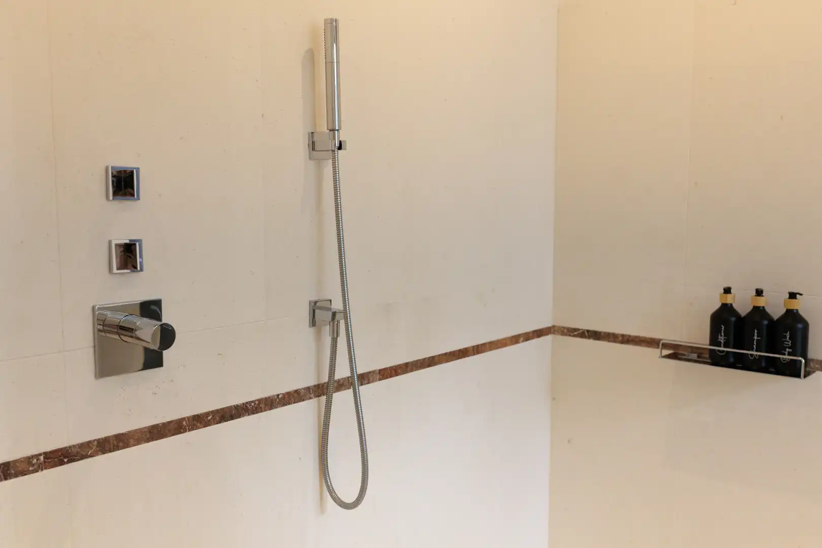 Casa aparellada amb balcó en venda a Milla de Oro, imagen 46