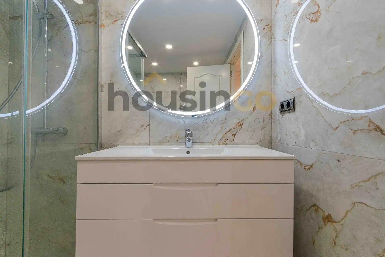 Bany de Apartament de lloguer en Madrid amb Aire condicionat, Calefacció i Moblat